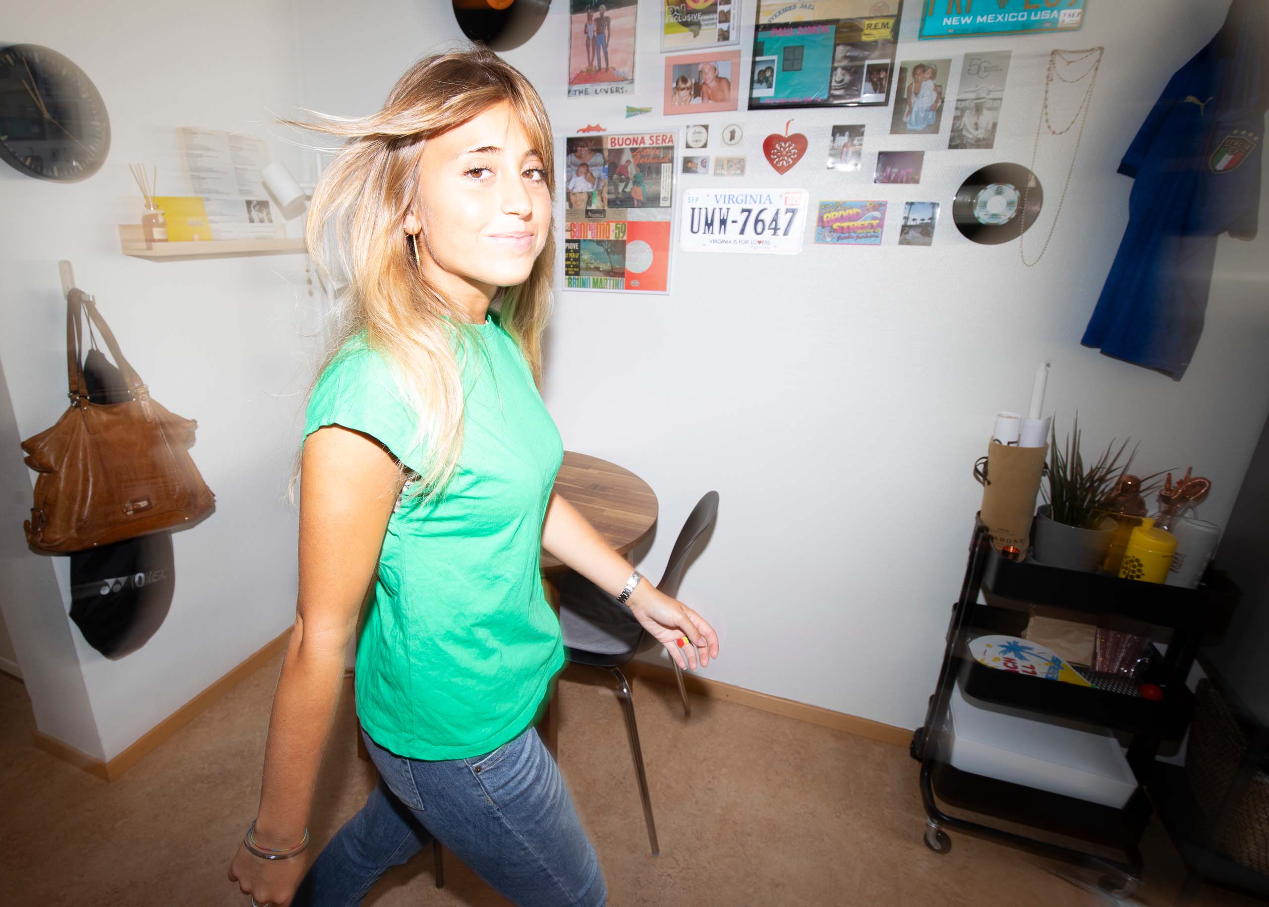 En student i sin studentlägenhet.