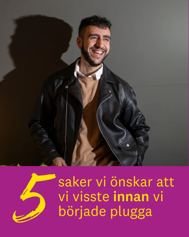 📚 ”Om jag bara hade vetat det här innan jag började plugga…”
Här är fem saker vi önskar att någon hade sagt till oss i början.

Så, till dig som ska börja i höst: det är okej att vara förvirrad. Det kommer att bli bra – på riktigt. 💛

Swipea för tips du faktiskt har nytta av!