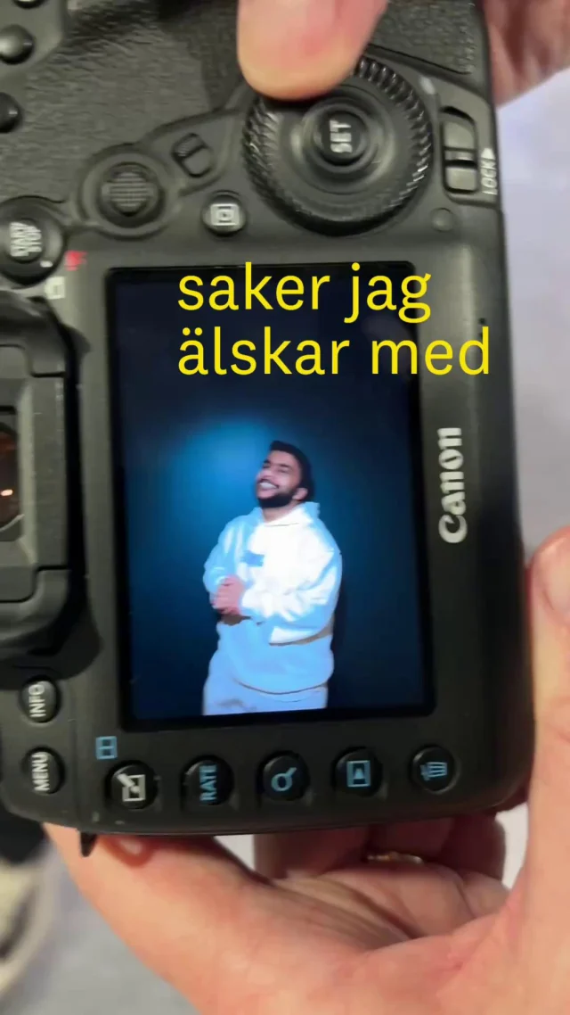 Letar du efter en campusmiljö där du kan utvecklas som person och samtidigt ha roligt? Då är du varmt välkommen söka hit för att bli en av oss Change Makers. Här får du möjligheten att växa, utforska dina idéer och vara en del av en gemenskap som vill göra skillnad.

/Aziz, sociala medie-ambassadör och student på mediekreatörprogrammet