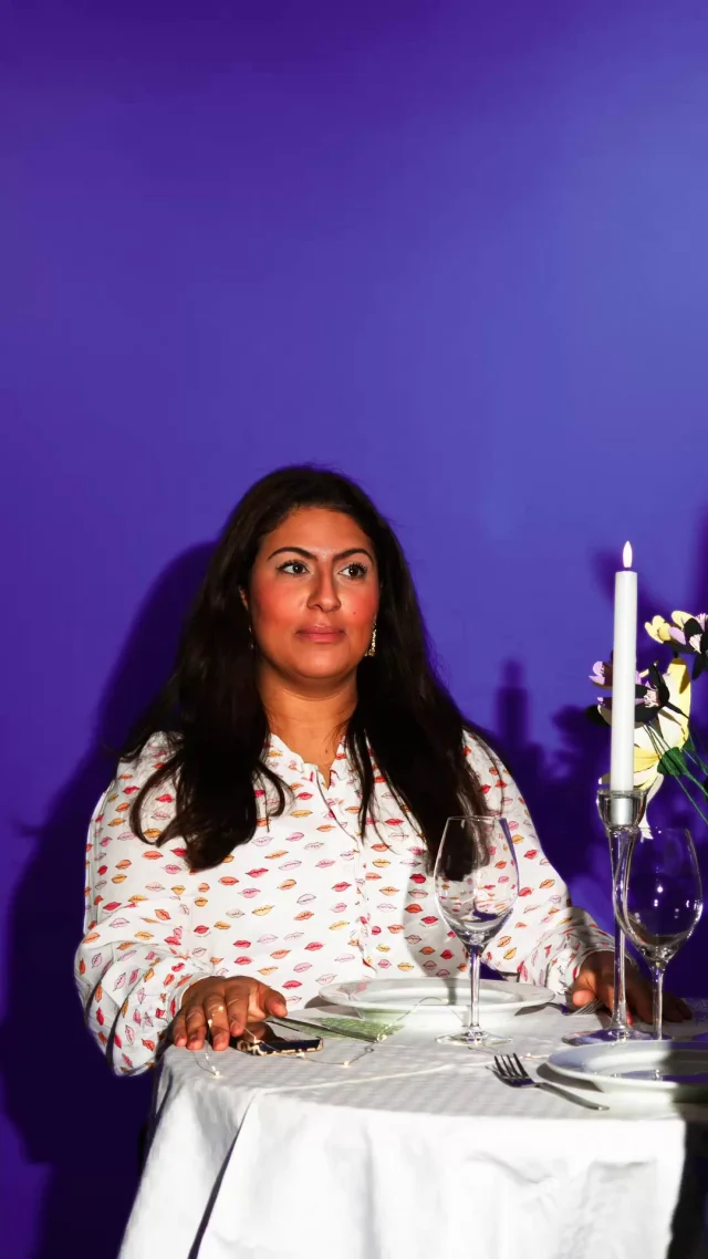 Ännu en dejt som inte riktigt blev… rätt? Känns det som att du redan swipat igenom hela hemstaden? 
Studietiden handlar om mer än plugg. På campus hittar du vänner för livet, föreningar, favoritplugghörnan och pauser som blir minnen. 
Vi finns på två campus som är olika men ändå lika. Samma studentkänsla – och massor av nya människor att möta. 
Och vem vet, kanske sitter din framtida crush i biblioteket? 
Det har hänt förr.