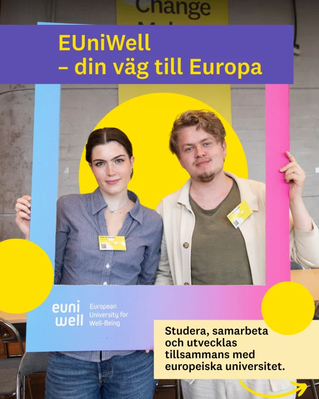 Din väg till Europa börjar här med EUniWell!🌍 
Din utbildning kan vara större än ett universitet.

EUniWell är ett samarbete mellan 12 universitet i Europa, och Linnéuniversitetet är en del av det.

Det betyder att du som student kan välja att läsa kurser utomlands, plugga online eller samarbeta med studenter från andra länder.
 
Allt är frivilligt. Du pluggar din utbildning som vanligt, men med fler möjligheter om du vill.

Nyfiken? Kika i EUniWell-katalogen!👀
Och häng med oss här under veckan – vi kör temavecka om EUniWell.