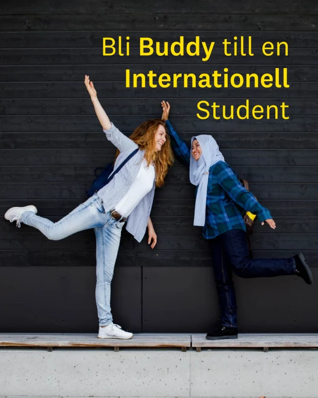 🌍 Bli buddy till en internationell student!

Vill du träffa nya människor, få nya perspektiv och utveckla dina språkkunskaper? Som buddy hjälper du en internationell student att komma in i studentlivet i Kalmar eller Växjö, samtidigt som du själv får nya vänner från hela världen. ✨

Ta en fika, visa dina favoritplatser på campus eller i stan, svara på frågor om studentlivet och bidra till att någon får en bra start på sin tid vid Linnéuniversitetet. Varje år kommer över 1 000 internationella studenter hit, och du kan göra stor skillnad för deras upplevelse.

Att vara buddy ger dig också möjlighet att stärka ditt CV, samla meritpoäng inför utbytesstudier och få värdefulla internationella erfarenheter – utan att lämna Sverige. 🌎💙

👉 Anmäl dig till Buddyprogrammet på buddyprogram.lnu.se