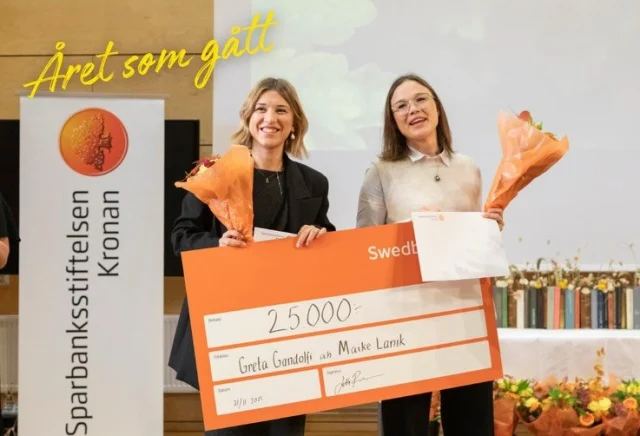 Tack för ett fantastiskt läsår på Linnéuniversitetet!🤩 Under året som gått har vi tillsammans skapat minnesvärda ögonblick – fyllda av kunskap, möten och firande. Vi har njutit av våra vackra campus, deltagit i mässor både i Sverige och internationellt, och satt forskningen i fokus genom konferenser och den akademiska högtiden. Vi har också fått hylla framstående insatser vid stipdendiehögtider och med stolthet vinkat av ännu en kull studenter vi årets avslutningshögtider💐