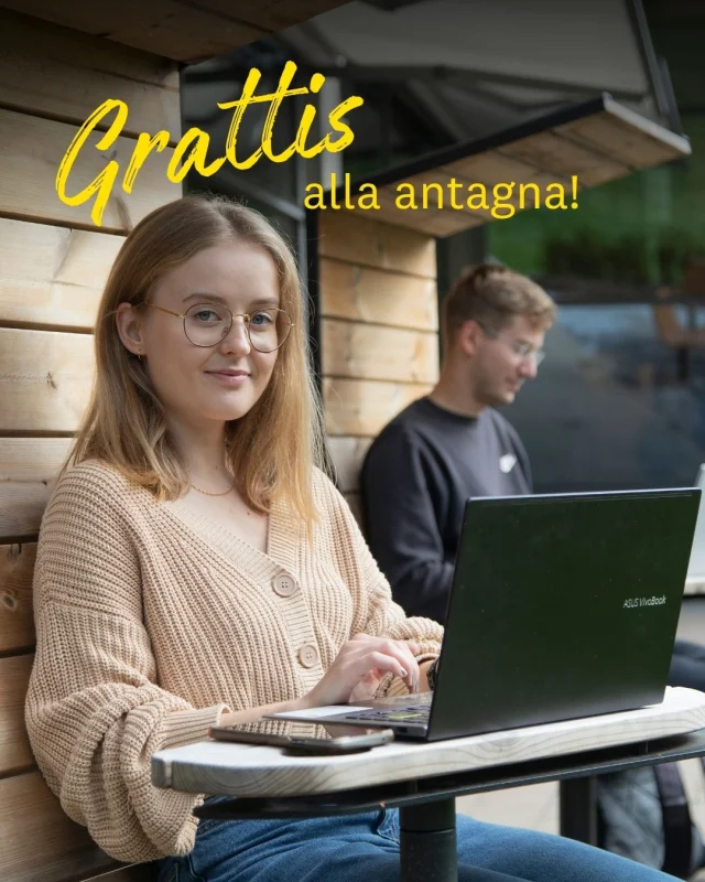 Välkomna till Linnéuniversitetet! 💛

Antagningsbeskedet är här och vi säger stort grattis till alla 24 921 som har blivit antagna till oss i höst.

Vi ser fram emot att välkomna er till Linnéuniversitetet i Kalmar, Växjö och online.
Glöm inte att tacka ja till din plats senast 20 juli.

Vi ses i höst! 💛