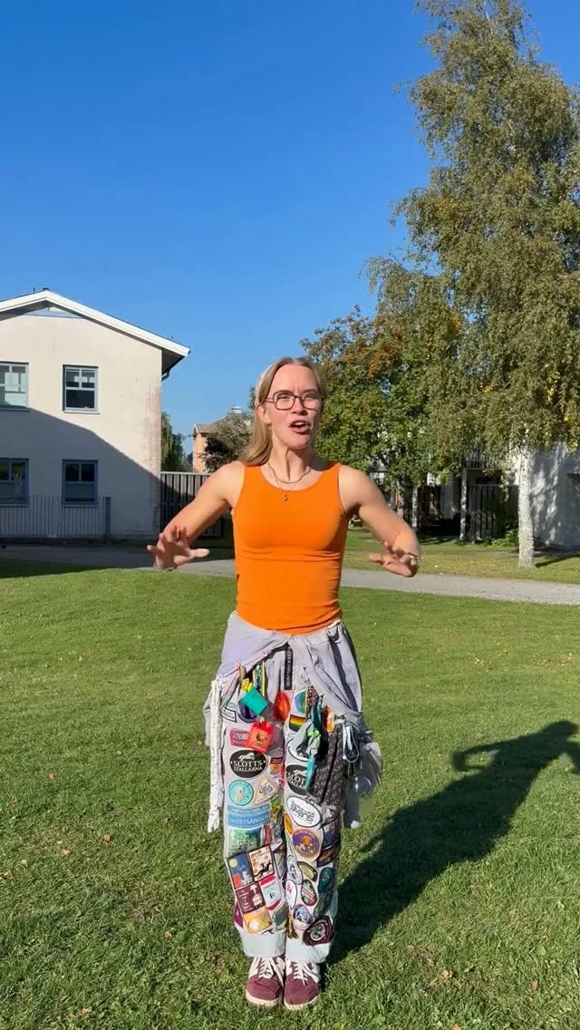 Overallen är en staple i garderoben för alla studenter på LNU! Här får du full koll på regler, traditioner och tips för att maxa din ovve.

Allt gott! Anja, sociala medie-ambassadör
